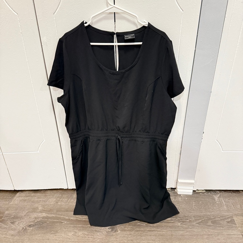 NWT 32 Degree Cool Black Short Sleeve Dress